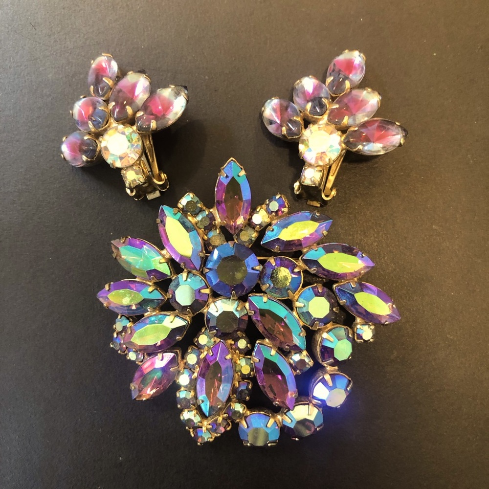 ❤️ Vintage Iridescent Brooch & Earrings Set